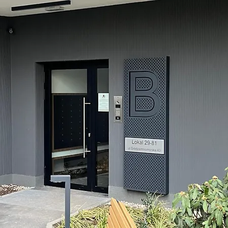 Nowoczesny Z Garazem I Balkonem Mokotow