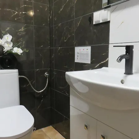 Nowoczesny Z Garazem I Balkonem Mokotow דירה ורשה