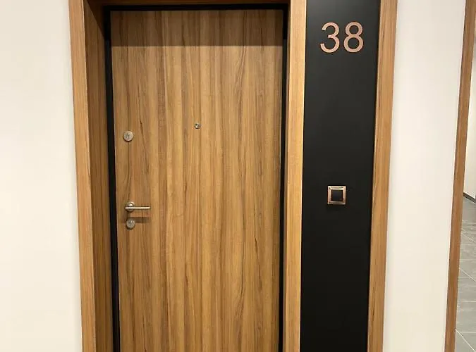 Nowoczesny Z Garazem I Balkonem Mokotow وارسو