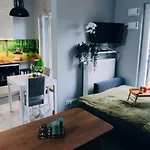 Nowoczesny Z Garazem I Balkonem Mokotow